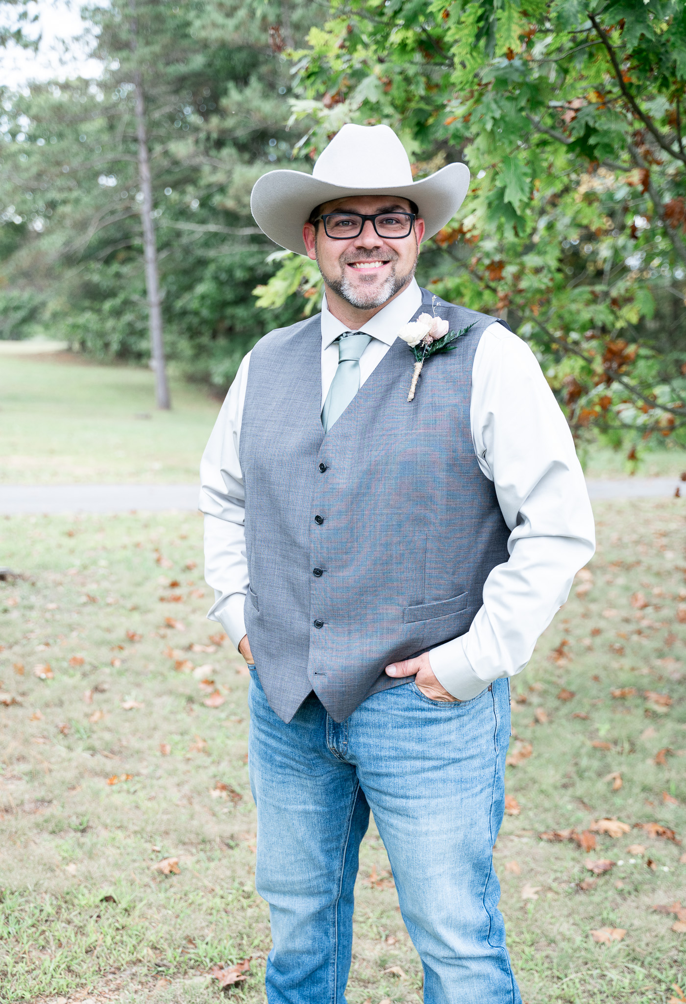 Groom photos in Mifflinburg Pennsylvania 